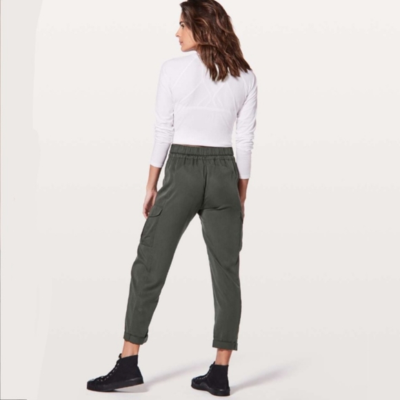 Lululemon Women's Move Lightly Tencel Cargo Pants Cropped 25" Evergreen Size 4. - Picture 3 of 10